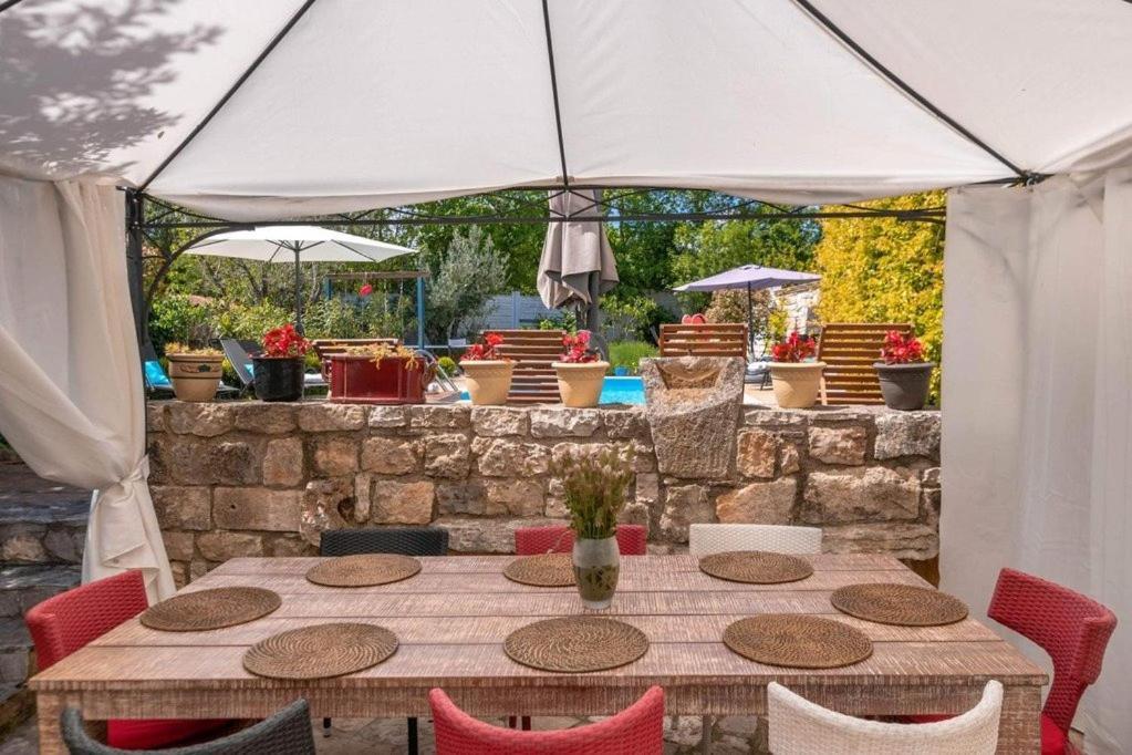 Villa Kazun With Private Pool And Two Gardens Marčana Exterior foto