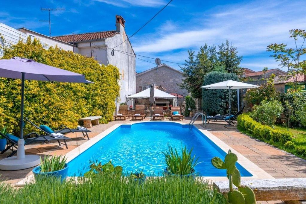 Villa Kazun With Private Pool And Two Gardens Marčana Exterior foto
