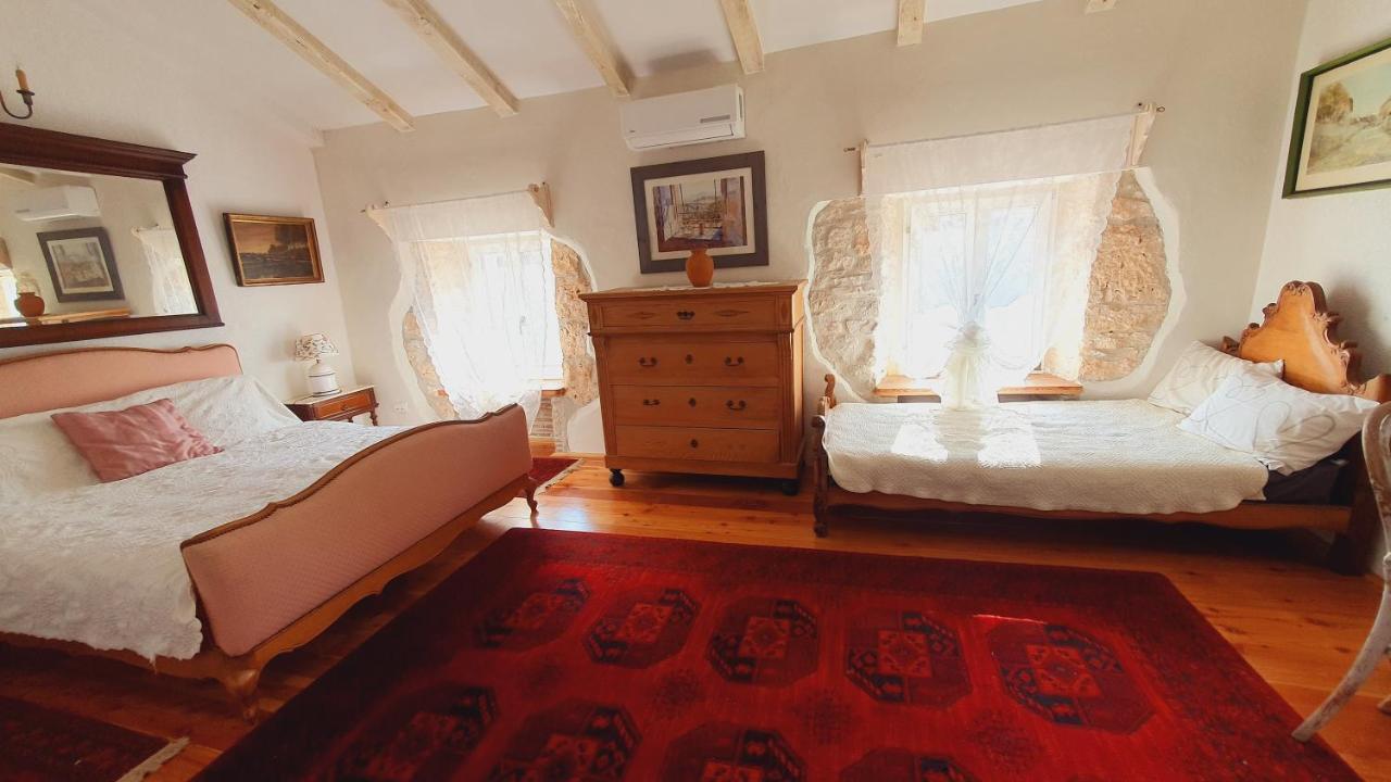 Villa Kazun With Private Pool And Two Gardens Marčana Exterior foto