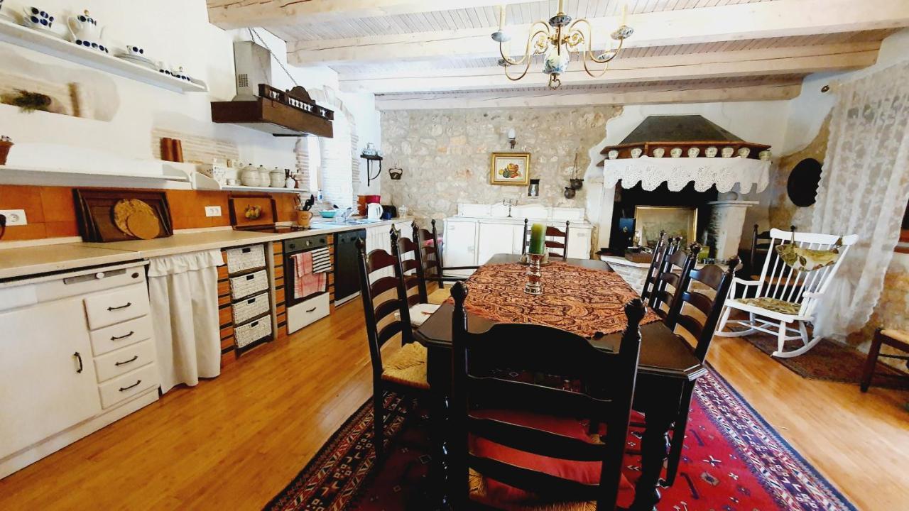 Villa Kazun With Private Pool And Two Gardens Marčana Exterior foto