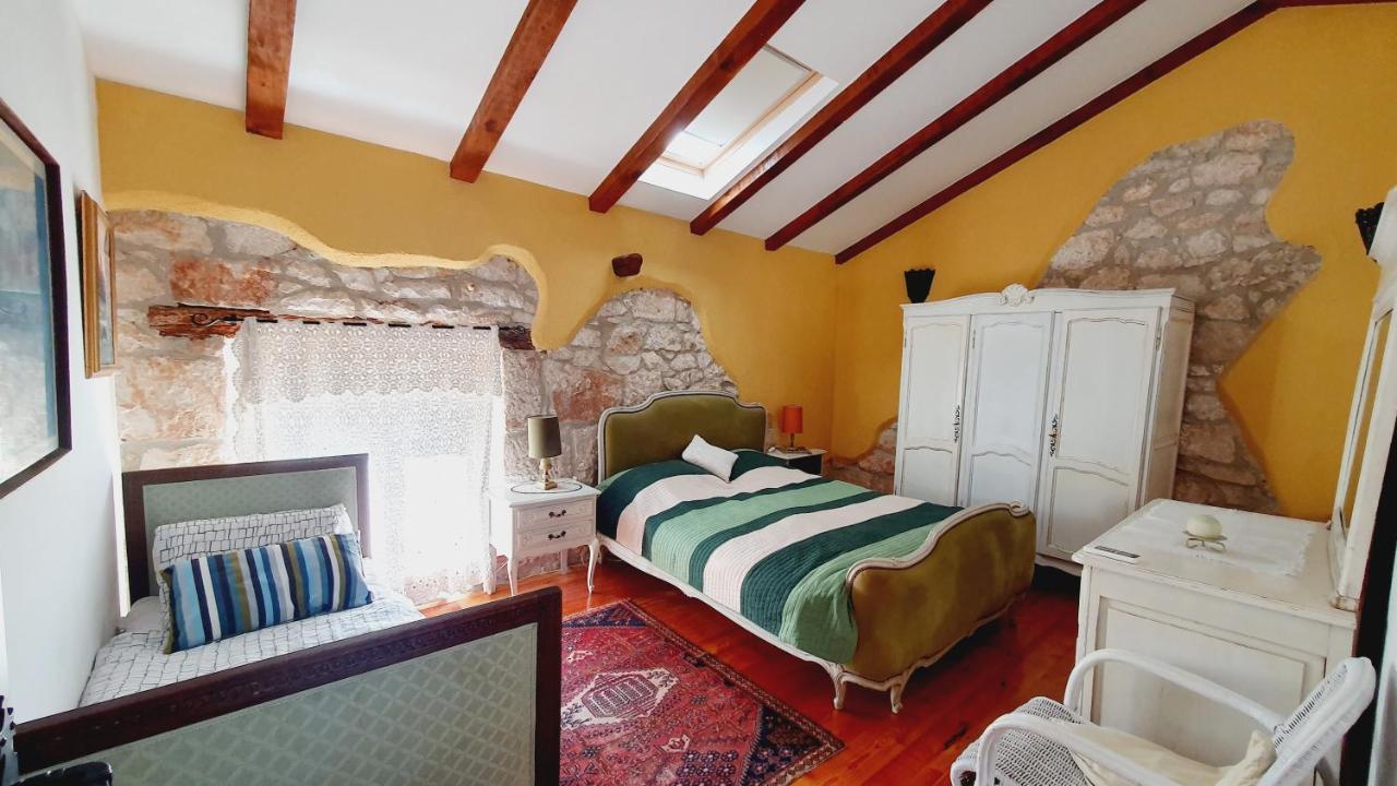 Villa Kazun With Private Pool And Two Gardens Marčana Exterior foto